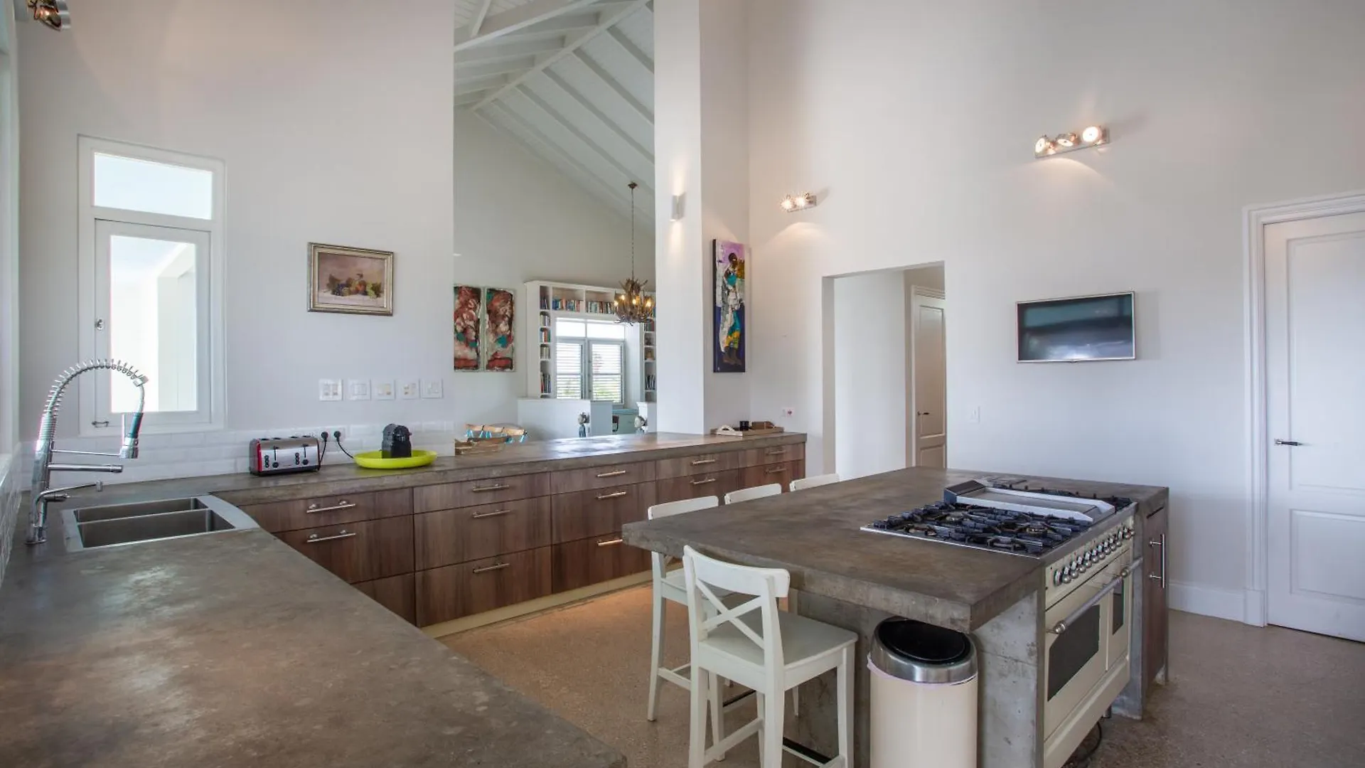 Jan Thiel A Beautiful Villa Curacao With Large Pool And Tropical Garden